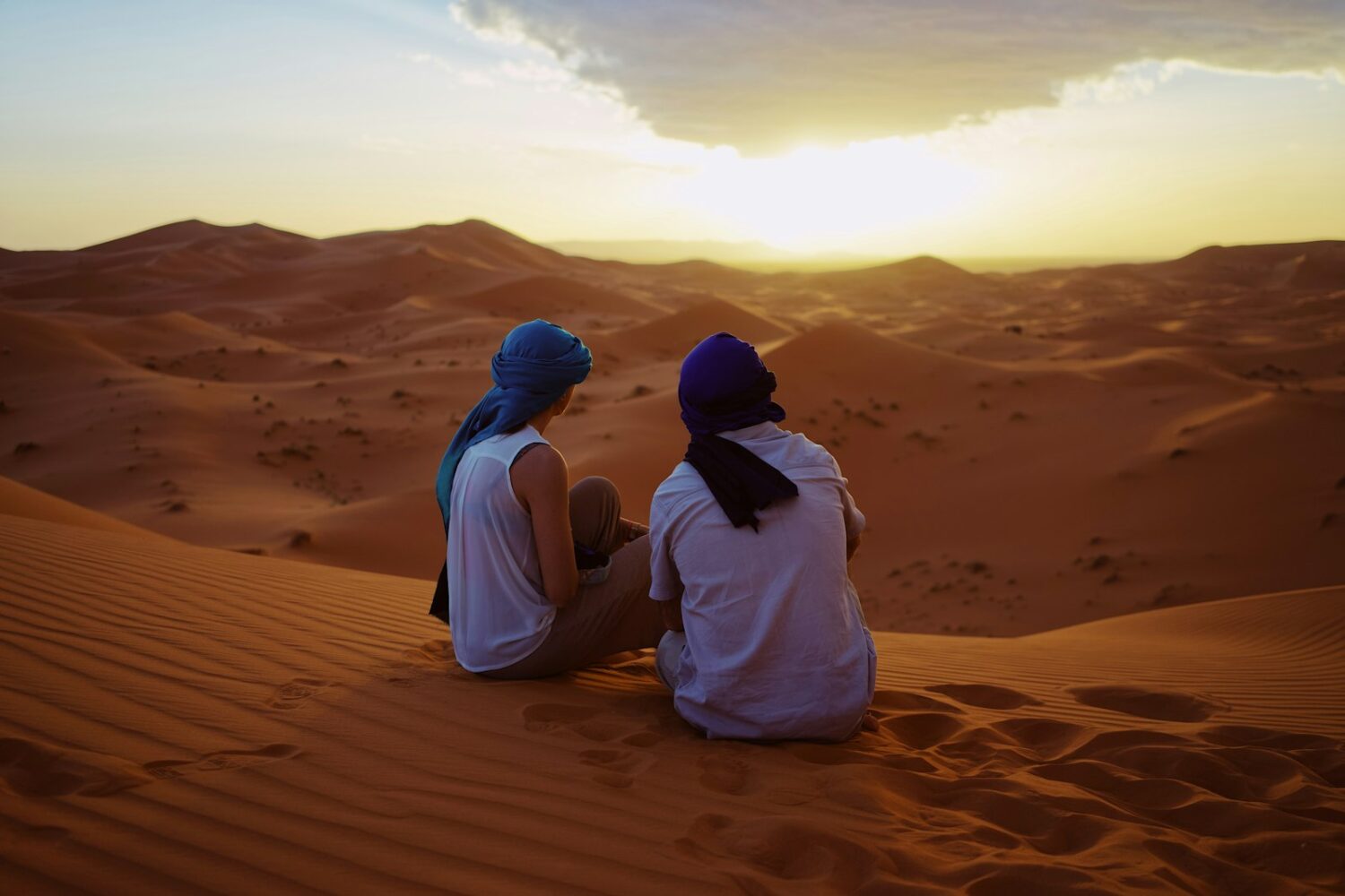 Two friends sitting on the Sahara dunes